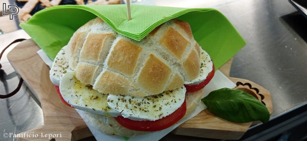 E' l'ora del panino, magari pomodoro e mozzarella! Alla Caffetteria Panetteria NI Chi ad Olbia