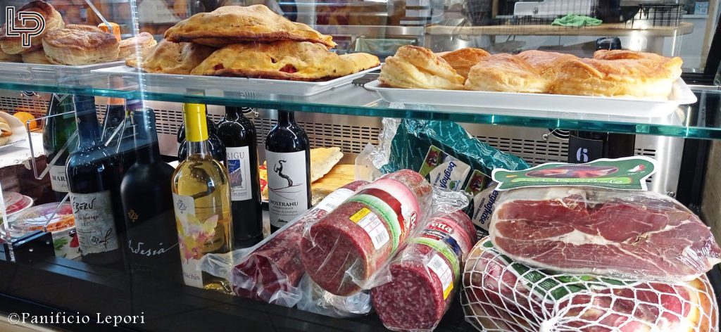 salumi e formaggi selezionati da abbinare a vini galluresi e sardi alla Caffetteria Panetteria NI Chi ad Olbia